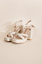 Lataa kuva Galleria-katseluun, CROSS ANKLE STRAP HEELS
